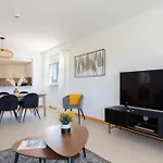 Snazzy Varandas Do Castelo - One Bedroom Sleeps 2 Person 阿尔布费拉