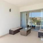Snazzy Varandas Do Castelo - One Bedroom Sleeps 2 Person 公寓 *
