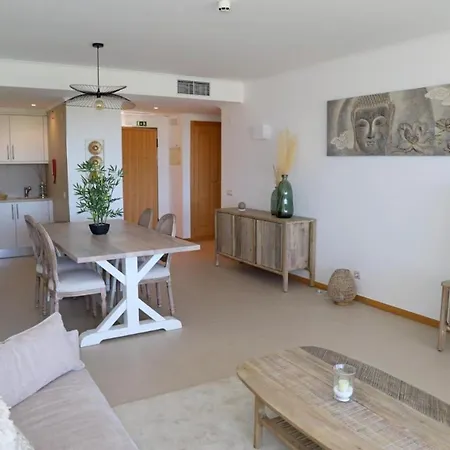 Snazzy Varandas Do Castelo - One Bedroom Sleeps 2 Person 阿尔布费拉