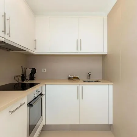 Snazzy Varandas Do Castelo - One Bedroom Sleeps 2 Person 阿尔布费拉