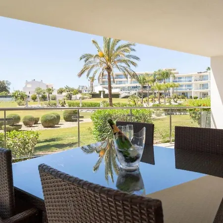 Snazzy Varandas Do Castelo - One Bedroom Sleeps 2 Person *