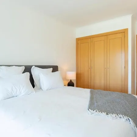 Apartamento Snazzy Varandas Do Castelo - One Bedroom Sleeps 2 Person *
